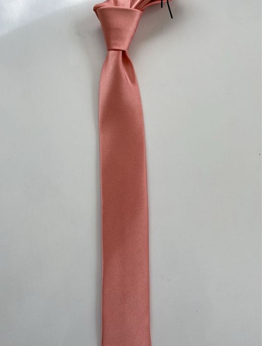 Krawat męski nowy 6,5 cm szerokość kolor róż nie używany