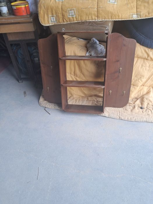 Chaveiro antigo em madeira