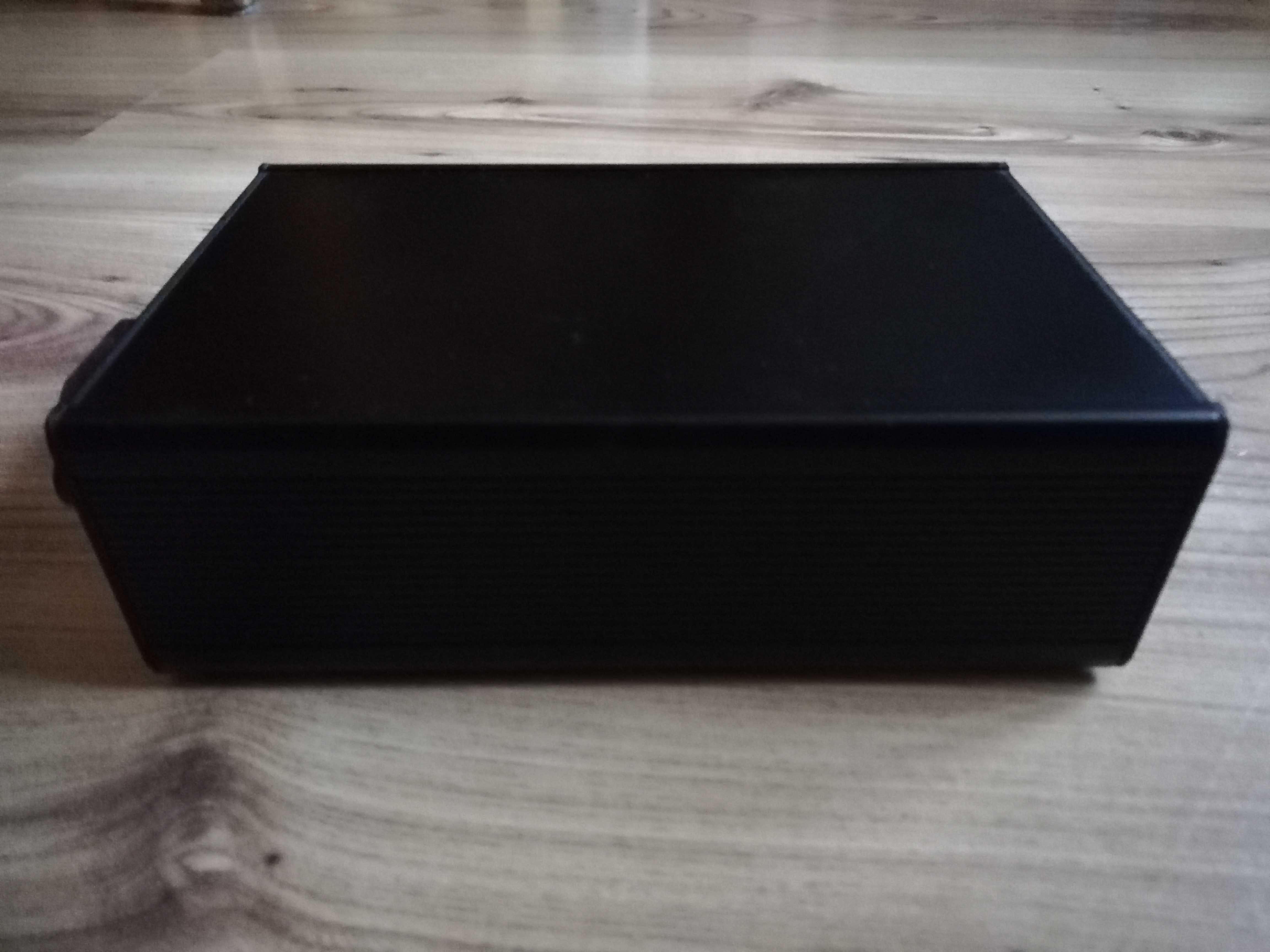 Zasilacz liniowy do audio Nostromo Hades - posiada 2 napięcia  12V 5V