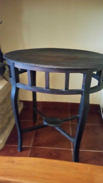 Mesa oval de madeira