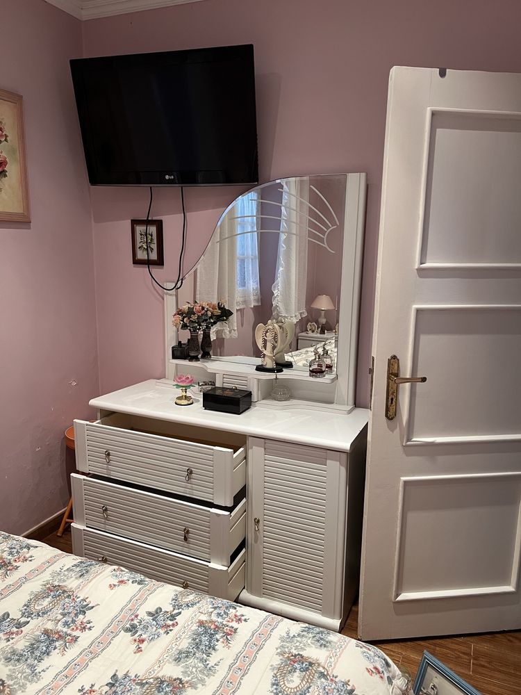 Quarto mobilado para arrendar