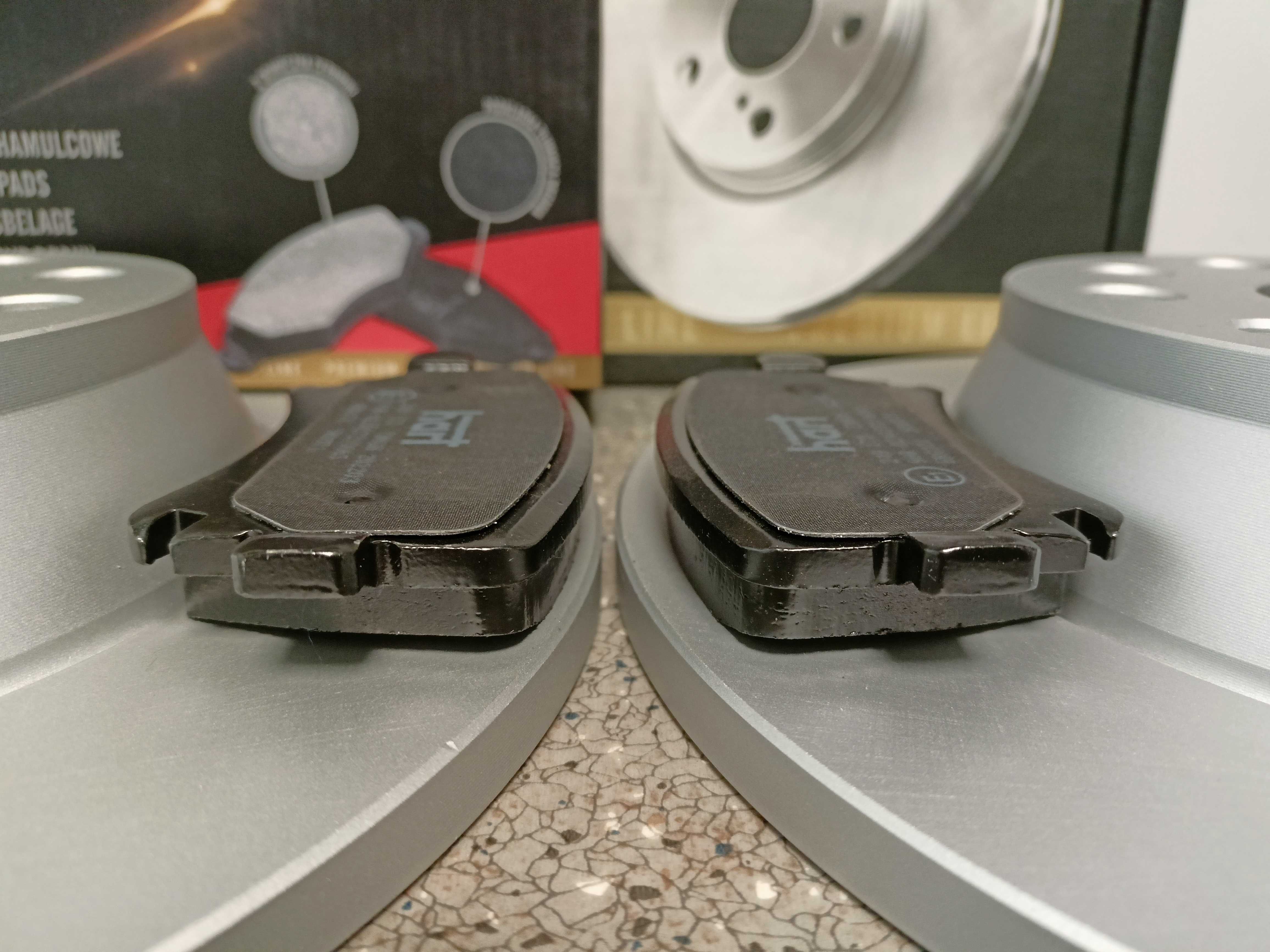 VW Passat B6,Leon,Octavia3 Tarcze ham.tył + klocki ceram.kpl.2szt./