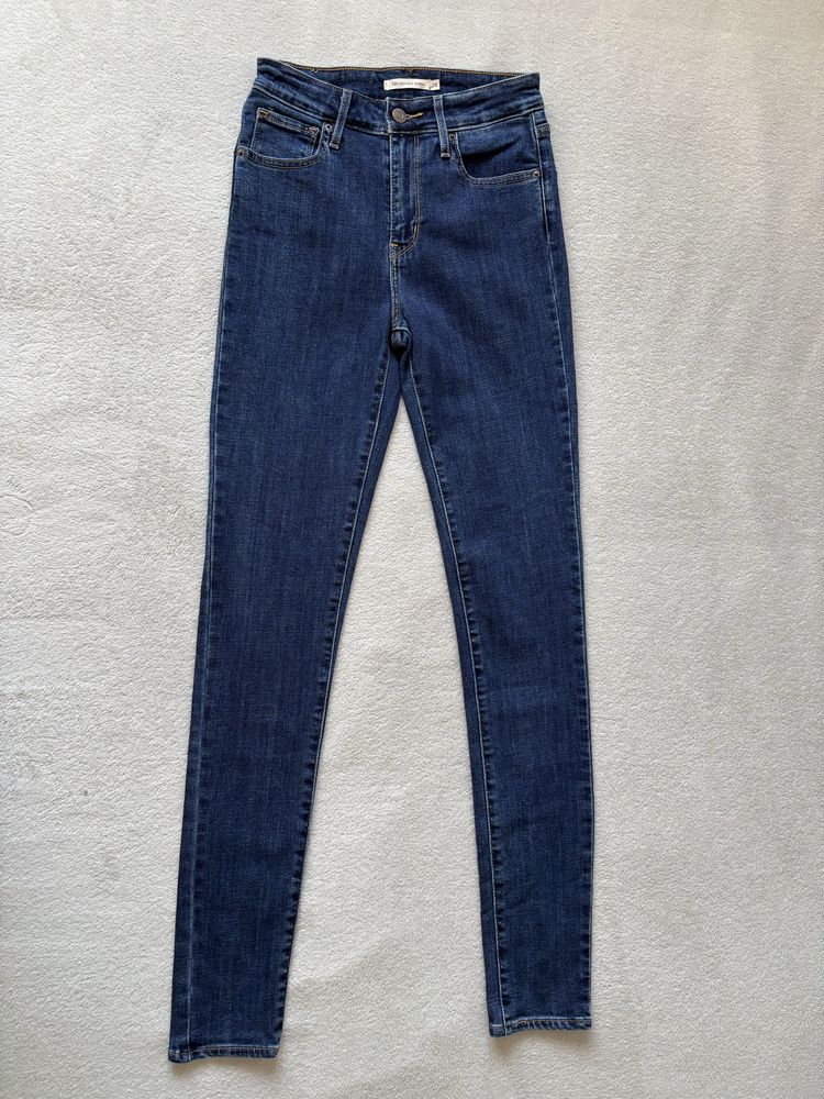 Granatowe spodnie z wysokim stanem 721 High Rise Skinny W26 L32 Levi’s
