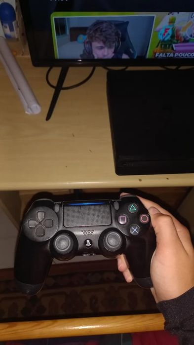 PlayStation 4 c/comando 1T