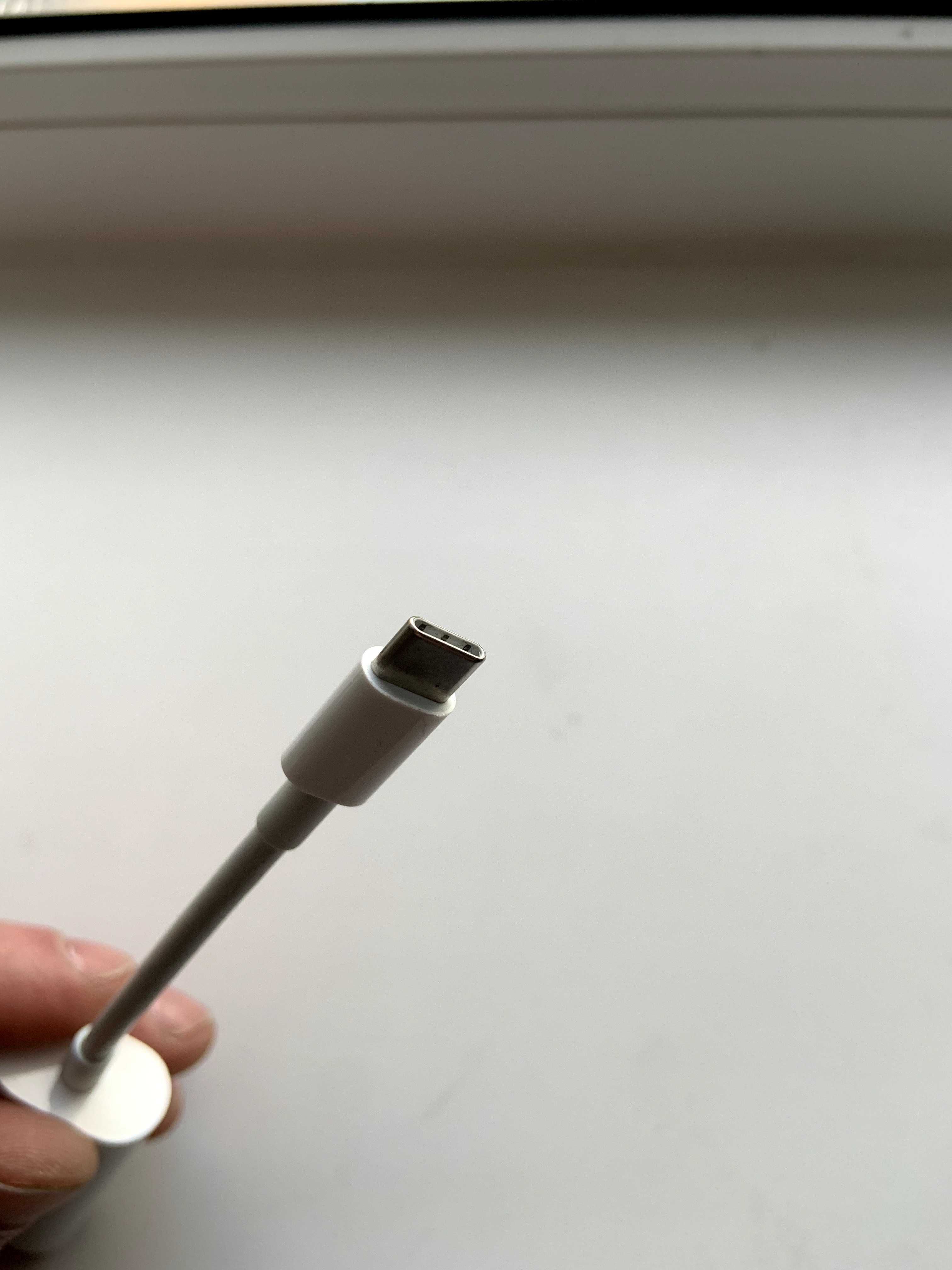 Apple Thunderbolt 3 (USB-C) to Thunderbolt 2 Adapter