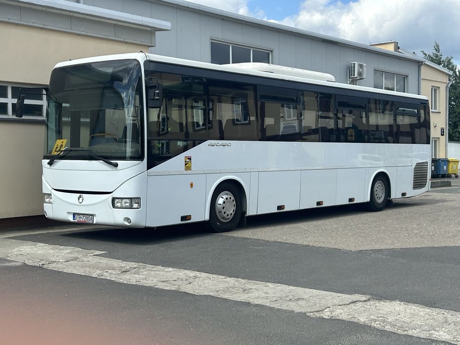 Autobus autokar przewóz osób wynajem przewozy osobowe usługi transport