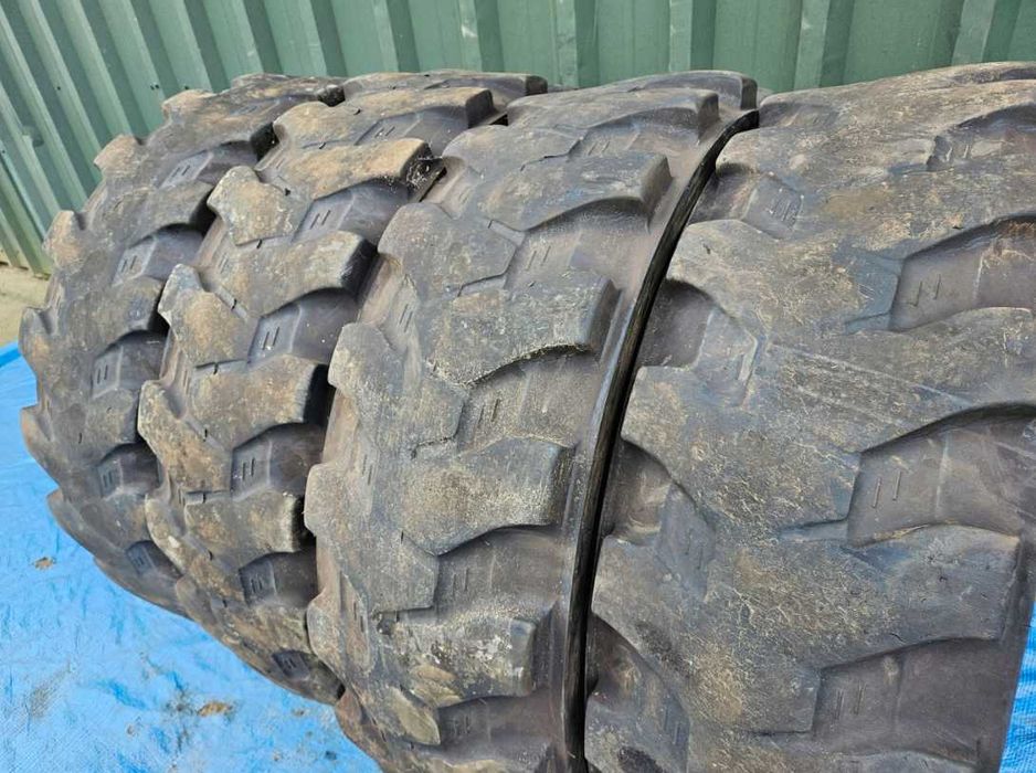 Opony Liebherr 290/90 - R 20 Em-22 290/90-20 Komplet Excavator Opona