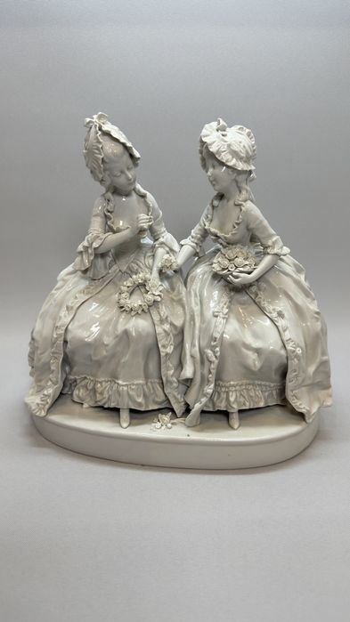 Антикварна порцелянова статуетка фігурка статуэтка скульптура фарфор