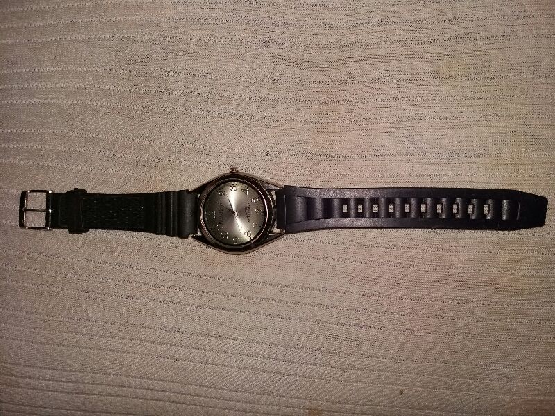 Кварцевые часы Philip Persio с японским механизмом.