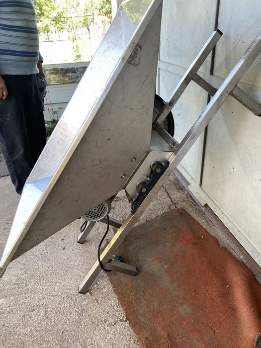 Esmagadeira de uvas 750W em Inox