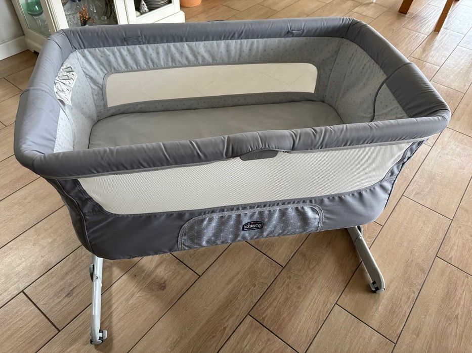 Dostawka do łóżka Chicco Next2Me Dream z funkcją kołyski