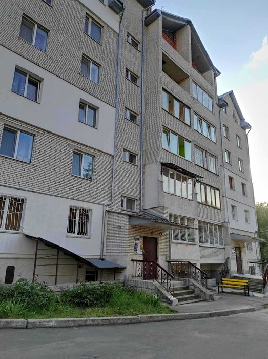 3 кім на Довженка в новобудові