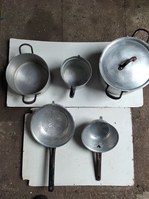 Stare garnki aluminiowe