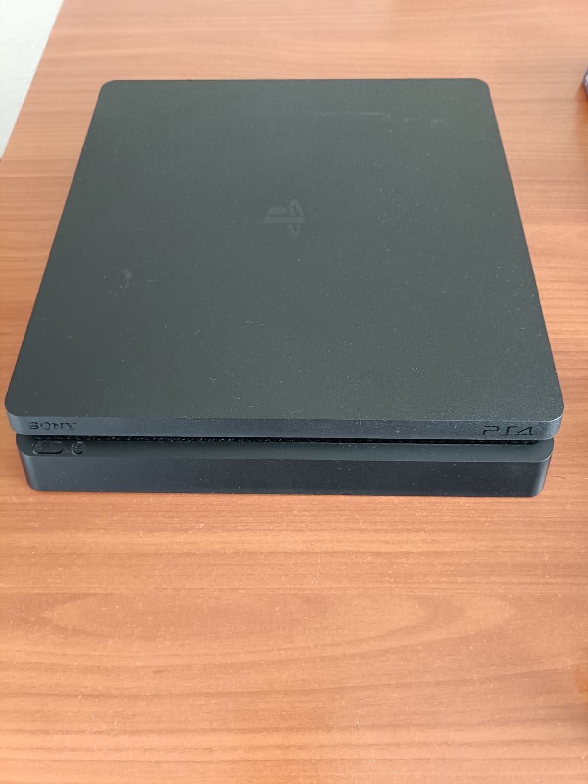 Sony PlayStation 4 Slim (PS4 Slim)