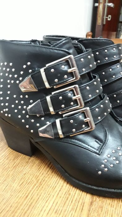 Botins pretos tam 40