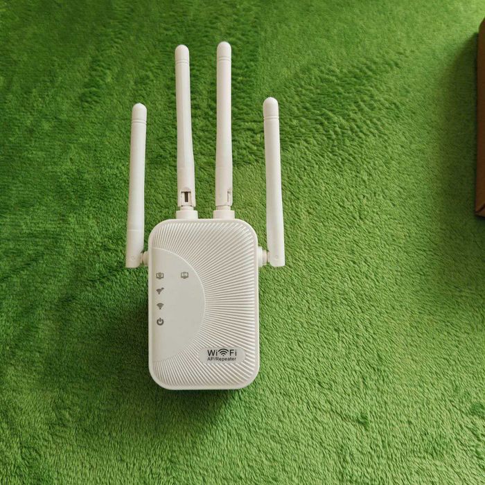Повторитель сигнала Репитер Repeater Усилитель WI-FI сигнала Белый.