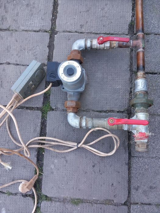 Pompka co +sterownik i cały zestaw że śrubunkiem.