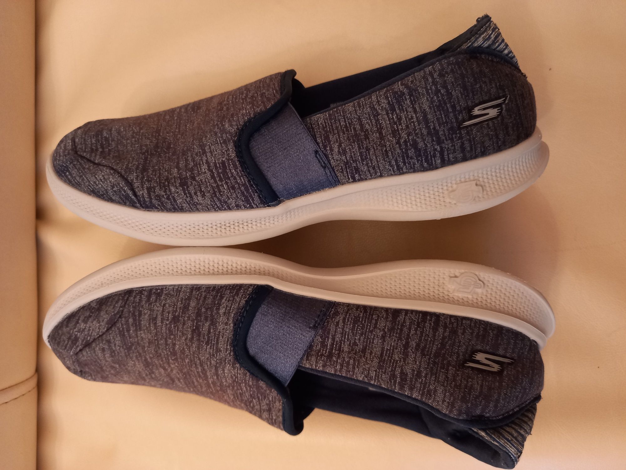 Adidasy Skechers GOSTEP Lite 23,5 cm