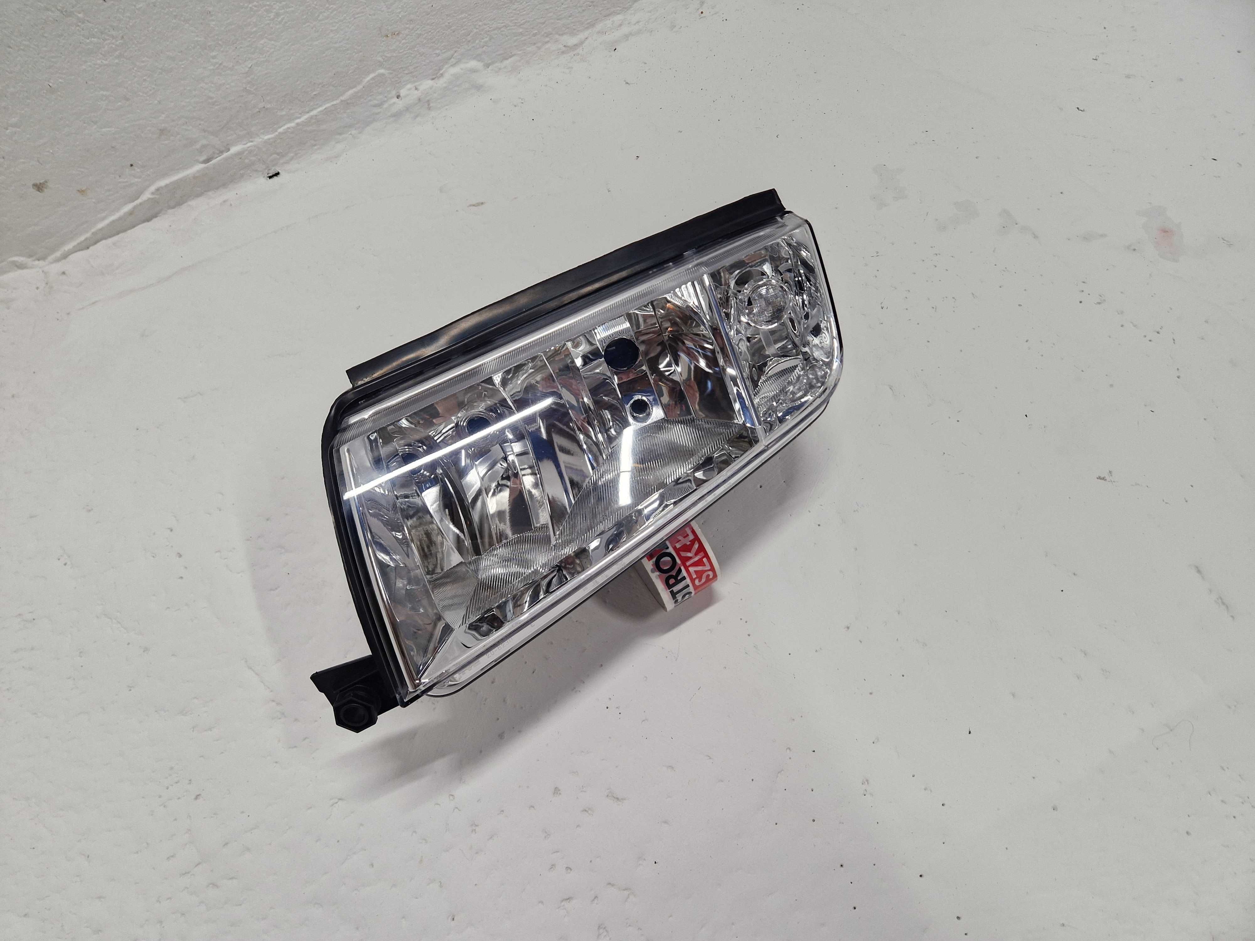 NOWA Przód Lewa Przednia Lampa Reflektor Skoda Fabia I 99-08r Europa