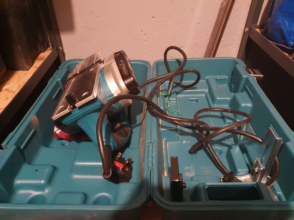 Електрорубанок Makita KP0810 в кейсі