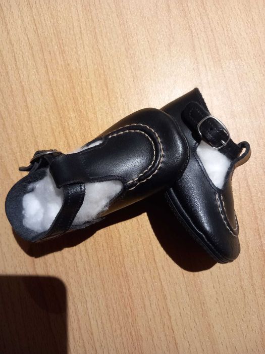 Sapatos Cuquito em pele tam. 19
