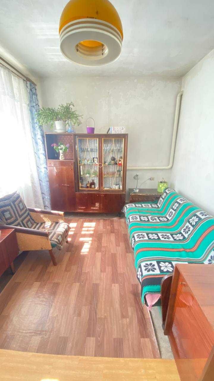 Продаж невеличкого будинка  з земельною ділянкою біля пруда, Лідне