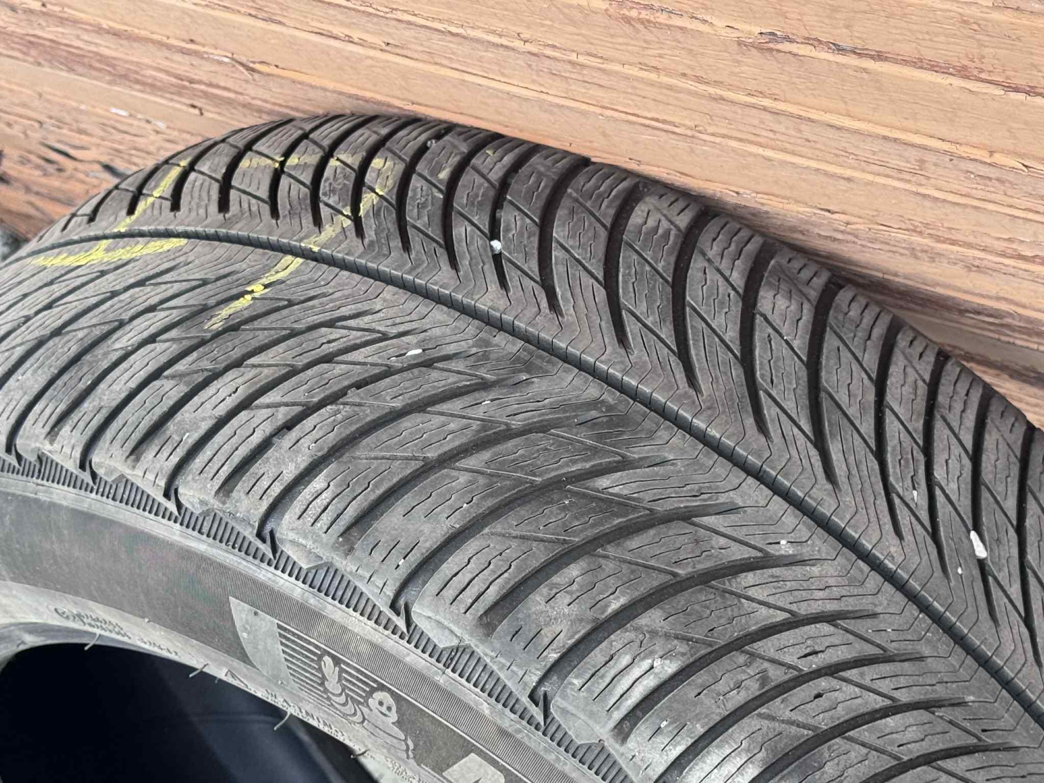 Komplet Opon Zimowych Michelin 235/55/18 Super Stan