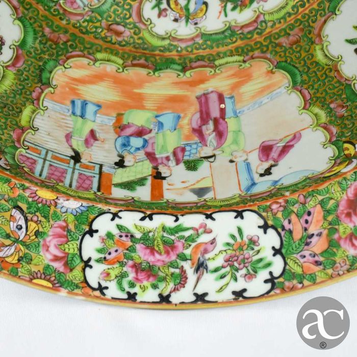 Grande bacia decoração Mandarim, policromada e dourada reinado Guangxu