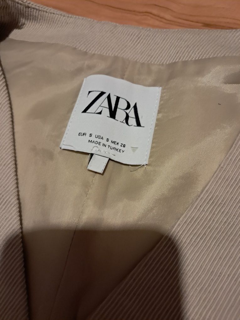 Krótka kamizelka garniturowa Zara