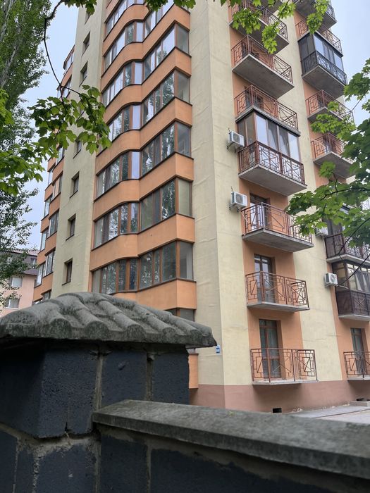 Продаж трикімнатної дворівневої квартири  Космонавтів.       ID-50-2