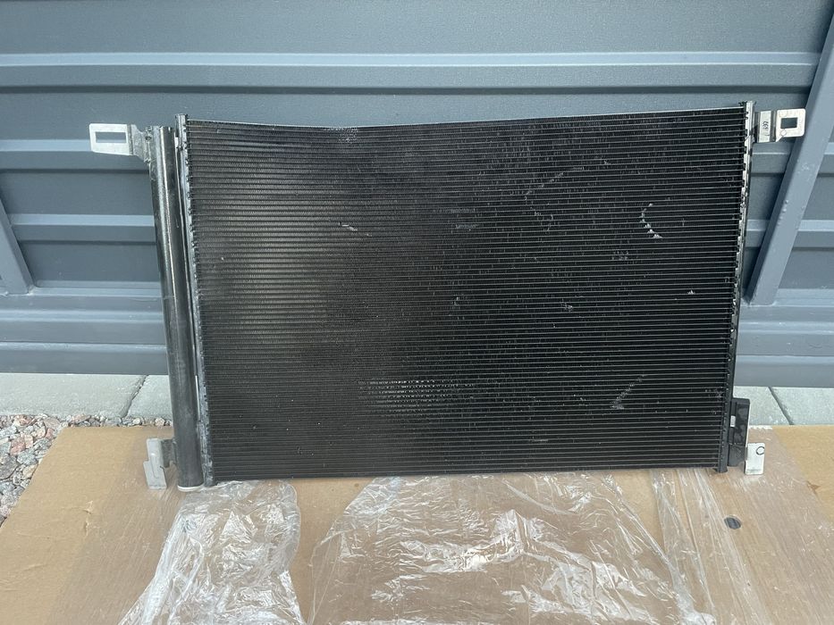 Радіатор кондиціонера 4m0816411d Etron Touareg3