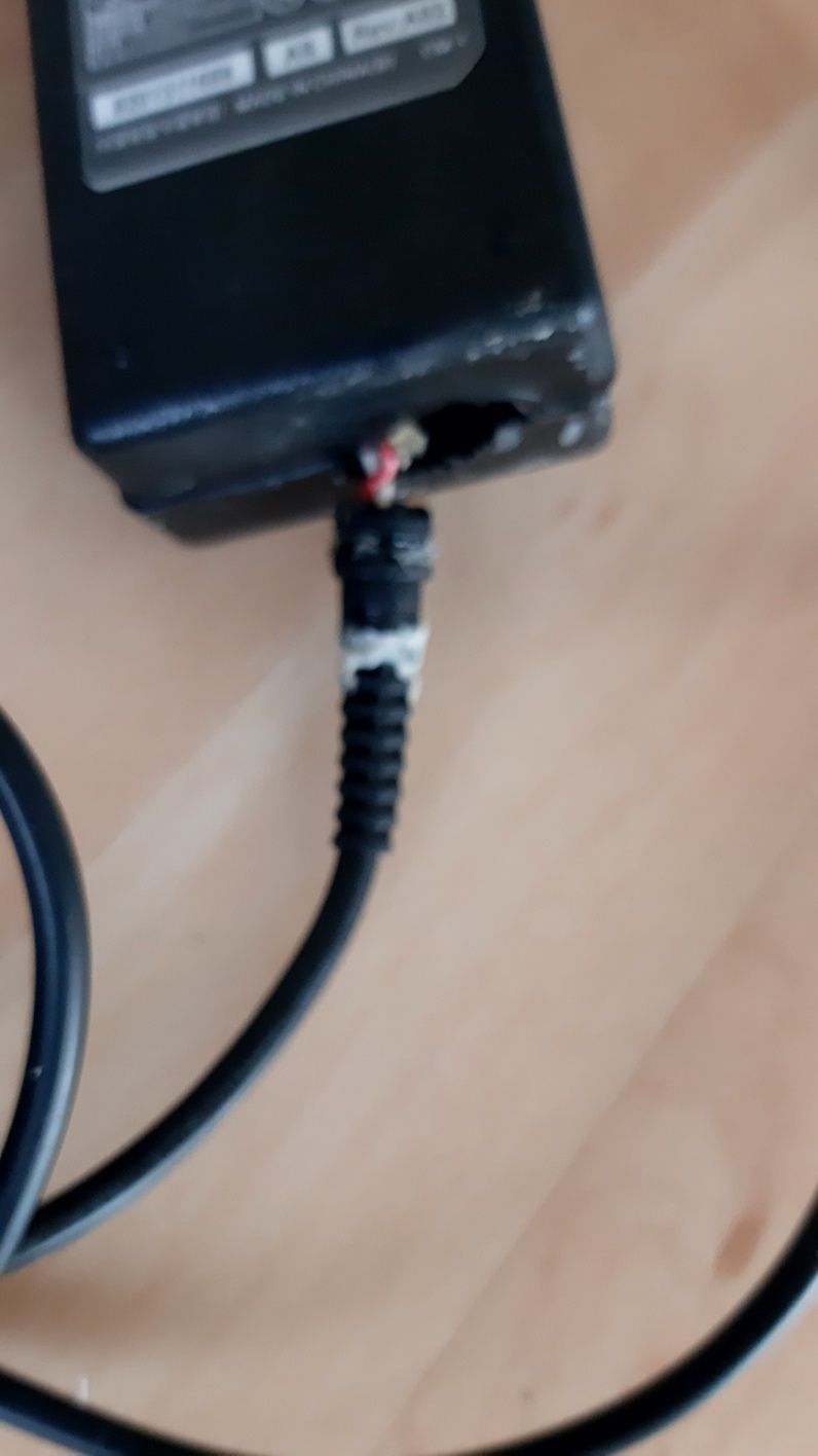 Блок питанич ноутбук ASUS