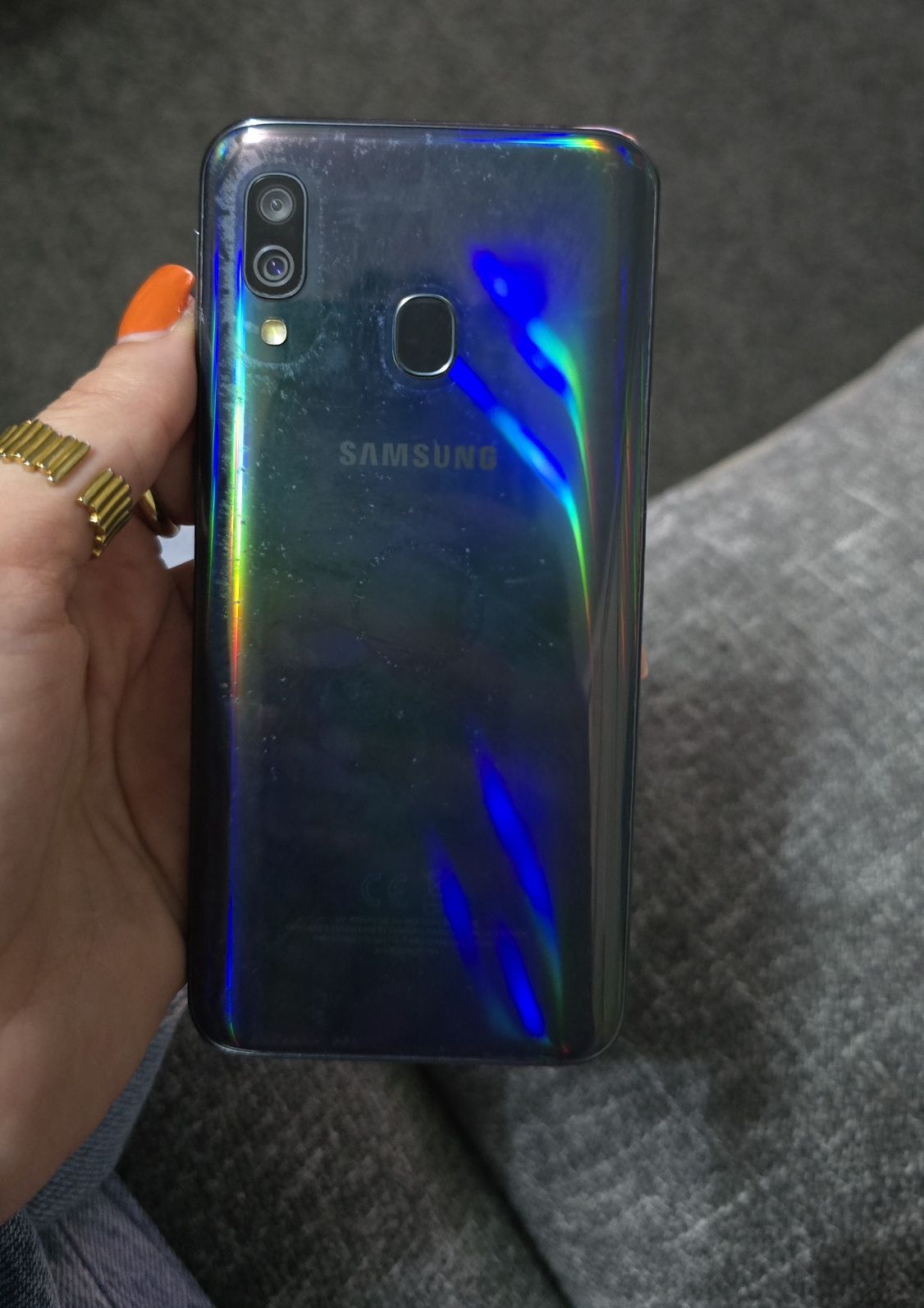 SAMSUNG A40 usado
