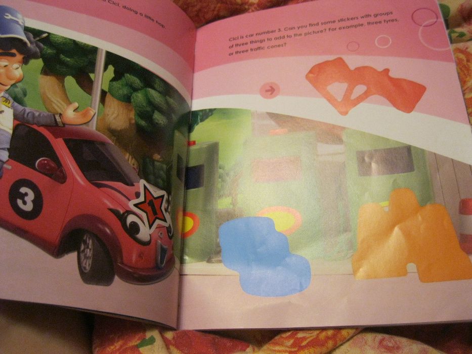 книга английский язык детская Roary’s Big Race: Sticker Storybook Boo