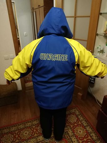 Продам спортивный костюм Україна в дуже доброму стані.
