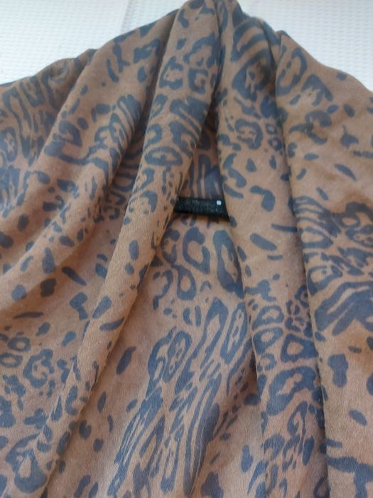 Lenço quadrado - Animal print Castanho e Preto.