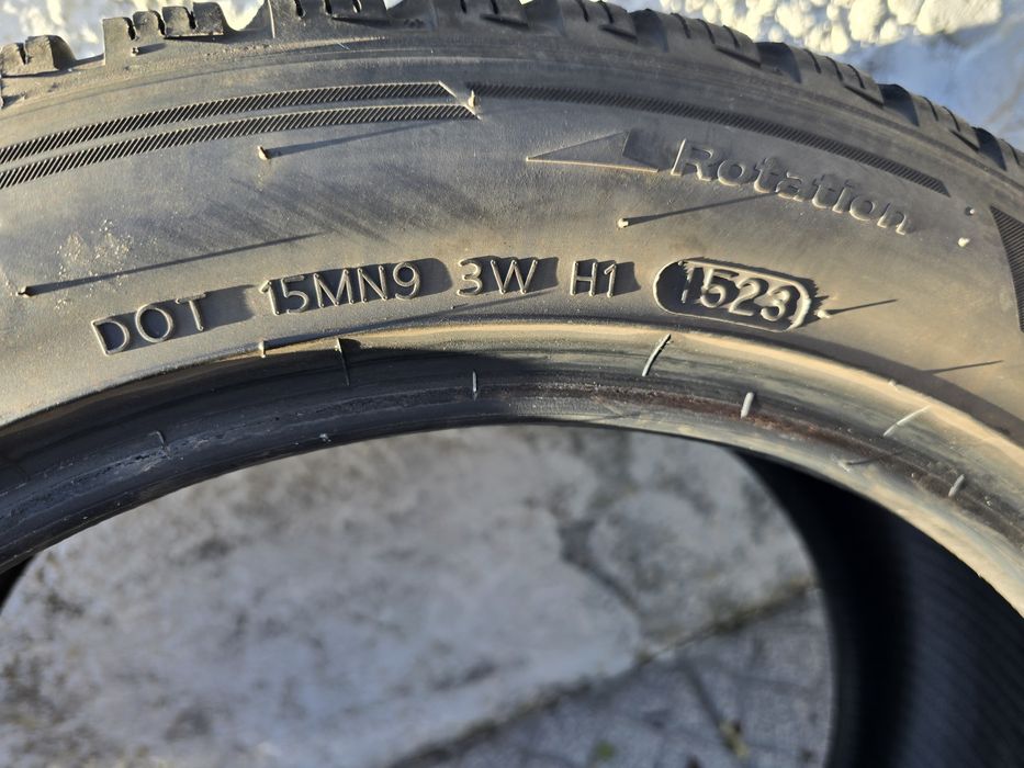 Pneus 235/44/18 Tesla