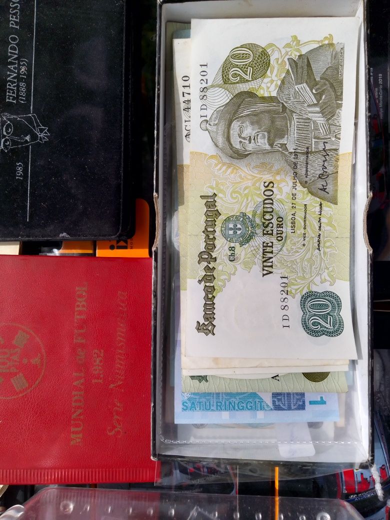 Notas e moedas mundiais
