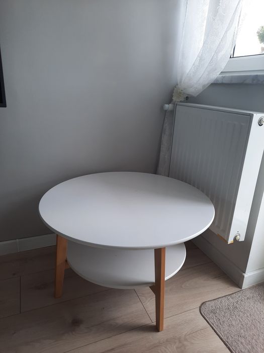 Sprzedam stolik  okolicznosciowy wys.45cmxsrednica 80cm biały -230 zł.