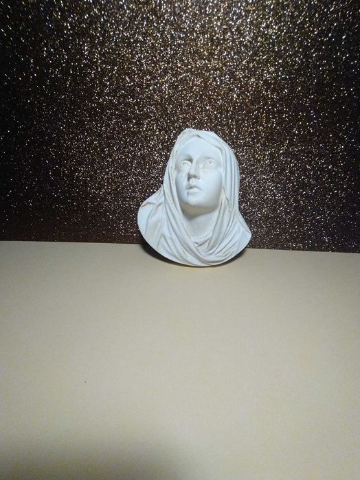 Imagens figurativas de Nossa Senhora e de Jesus Cristo gesso perfumado