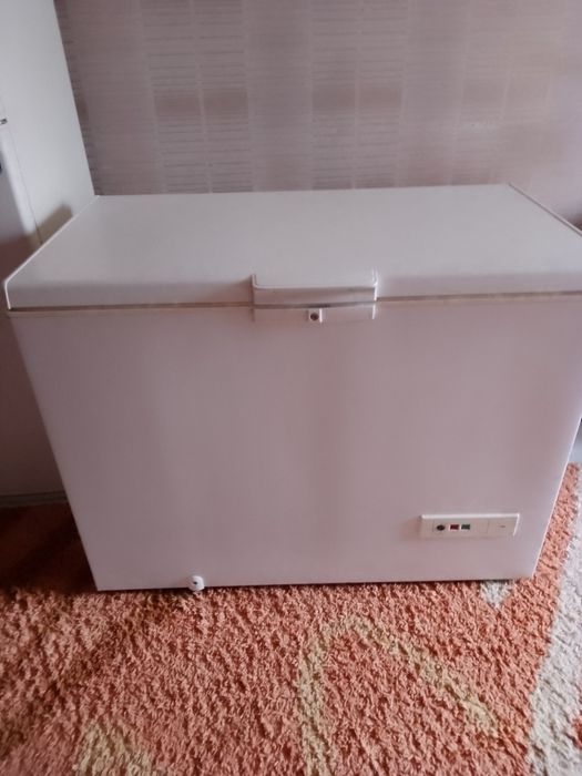 Морозильна камера Whirlpool продам