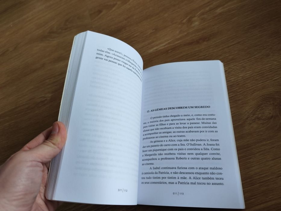 As gémeas voltam ao colegio