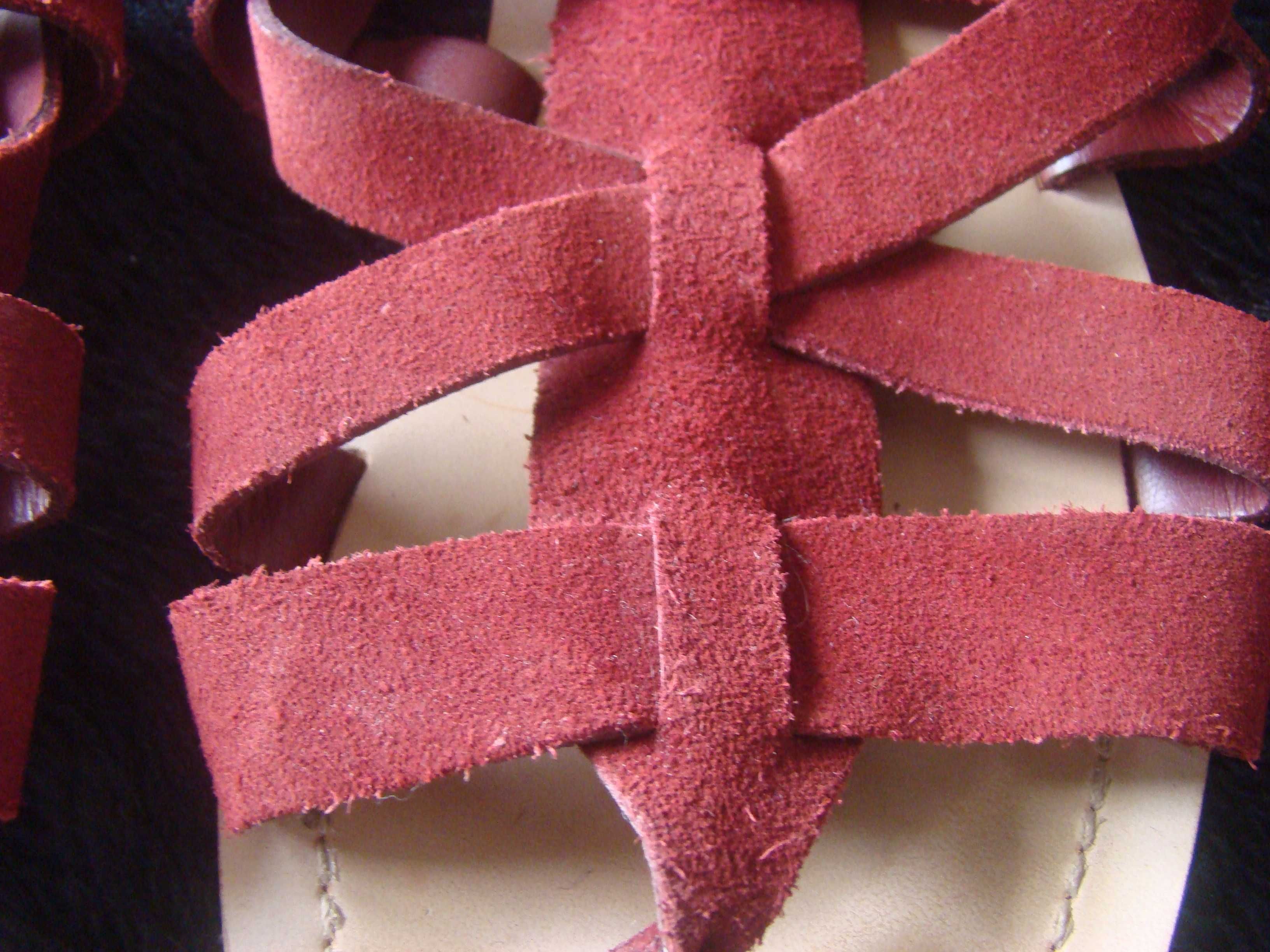 Sandálias rasas vermelho escuro da Zara