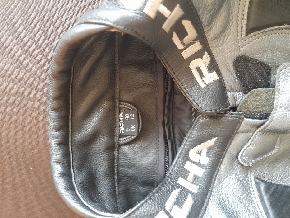 Casaco mota em pele genuina marca Richa