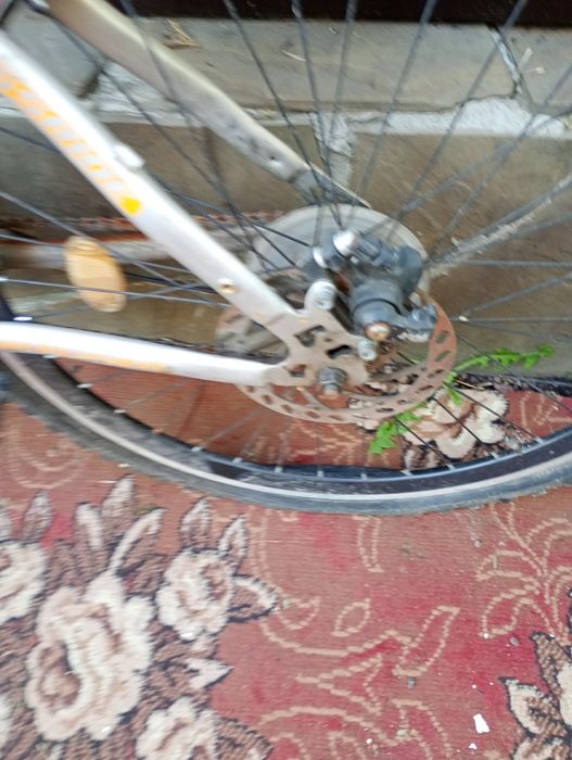 Велосипед взрослый требуют ремонта: не ездит