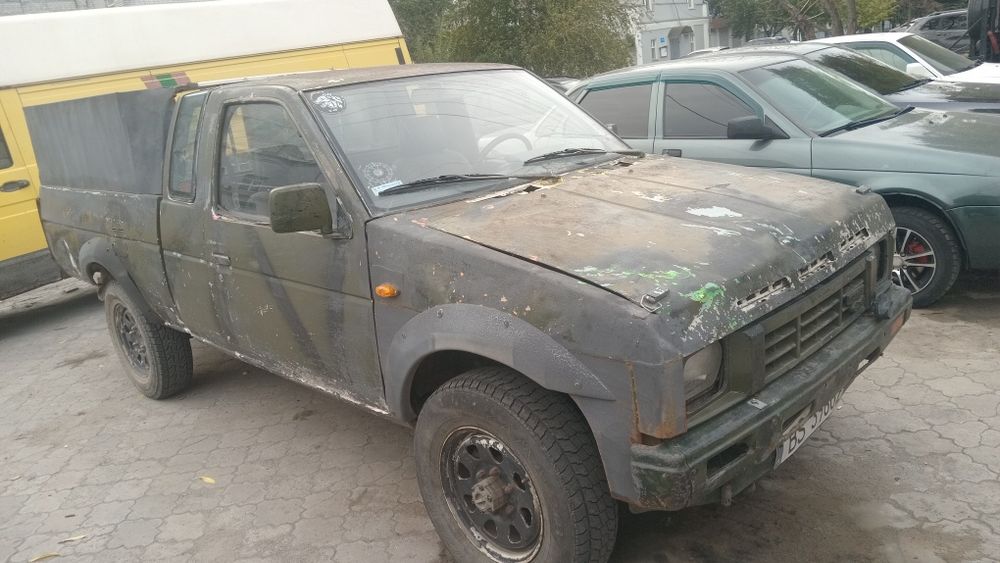 Продам Nissan King Cab 2.5 diesel