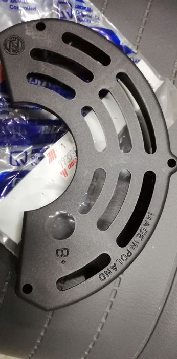 Fiat 126p obudowa plastikowa alternatora nowa oryginalna.