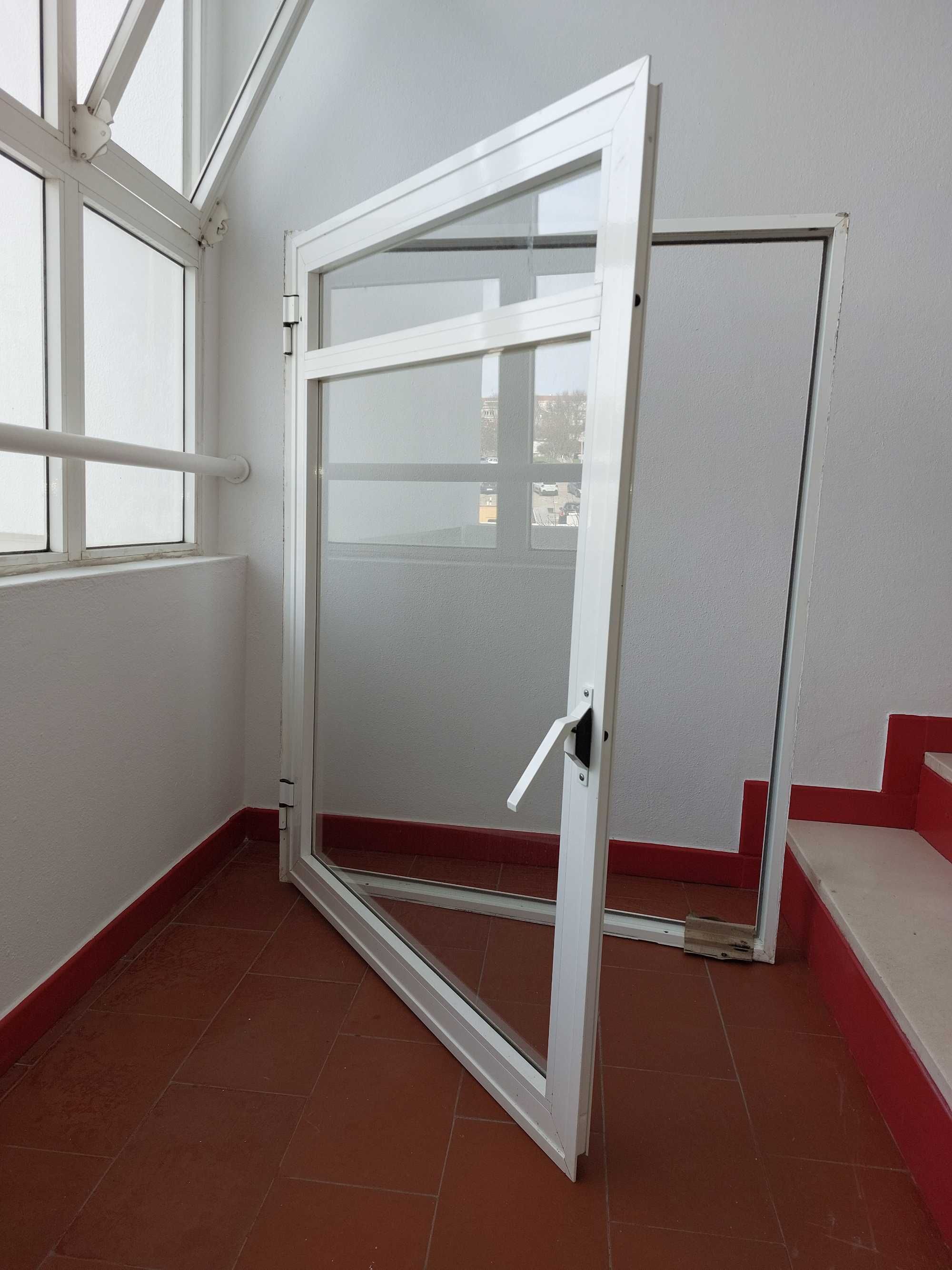Janelas de alumínio c/ aro usadas