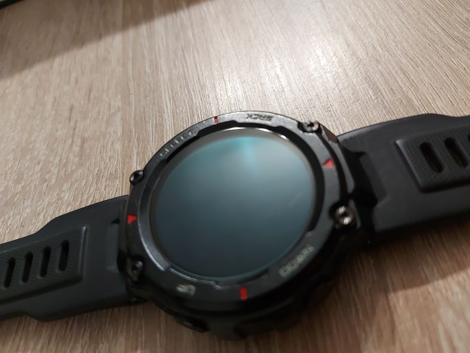 Amazfit T-rex pancerny smartwatch bateria wytrzymuje ponad 3 tyg