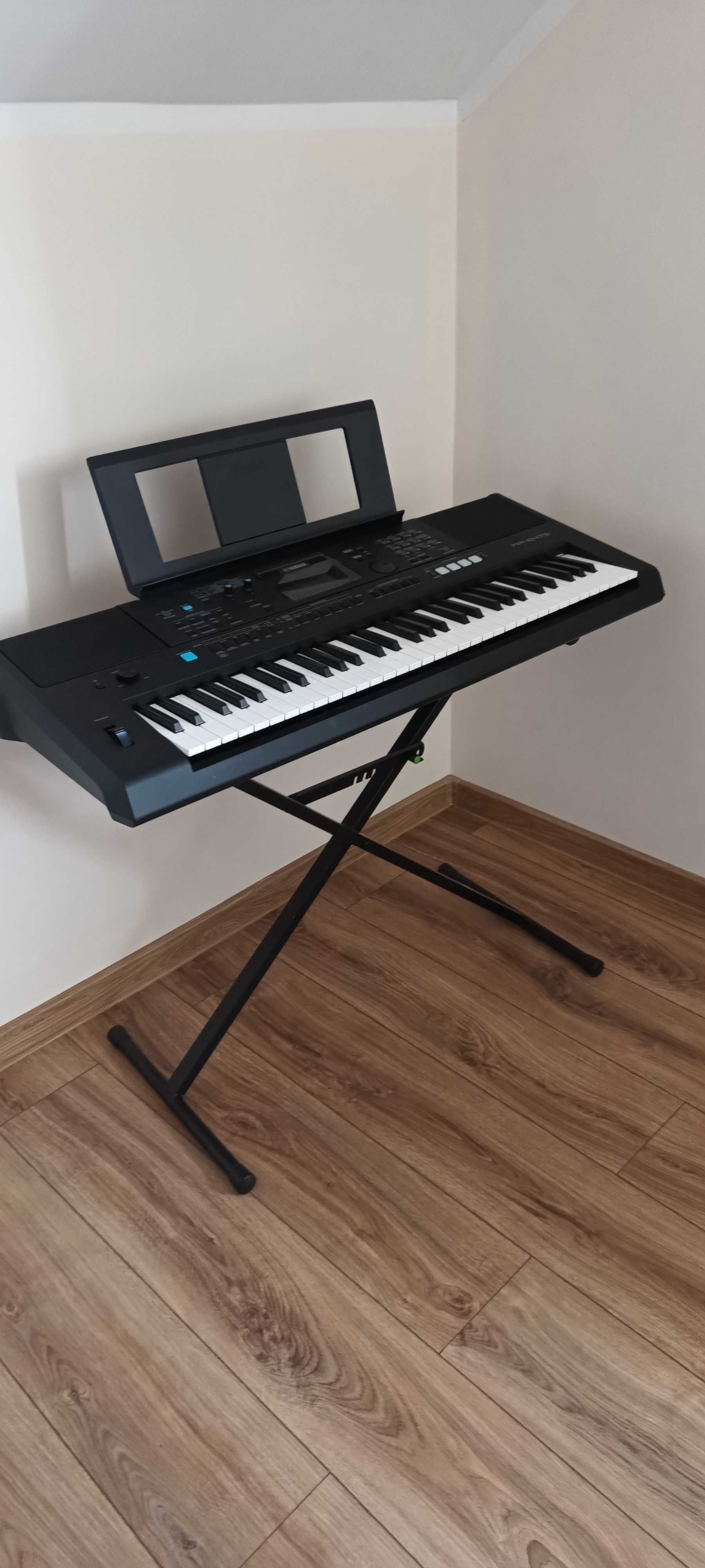 Yamaha psr-e473 keyboard jak nowy + torba + stojak